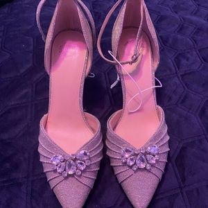 Perfect holiday shoes. Brand new without tag. Size 10M